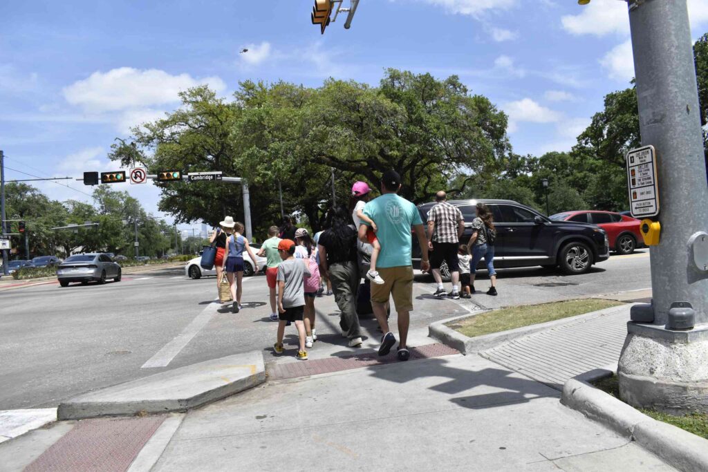 Pedestrians crossing a busy Texas intersection as a Texas pedestrian accident lawyer helps injured victims pursue compensation